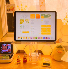 Dailys Acrylic Stand